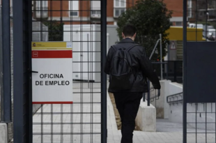 Число безработных в Испании упало ниже 2,5 млн впервые за 17 лет