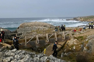 В Сантандере обрушился прибрежный пешеходный мостик, погибли как минимум четыре человека